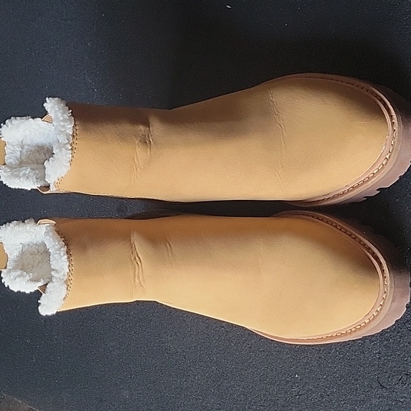J. Crew Factory Tan Winter Boots with Shearling Lining - Picture 5 of 7